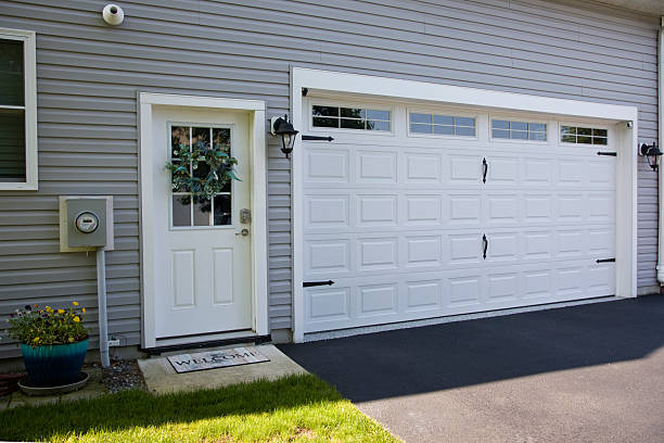 24/7 Emergency Garage Door Panel Replacement experts in West Milwaukee, WI